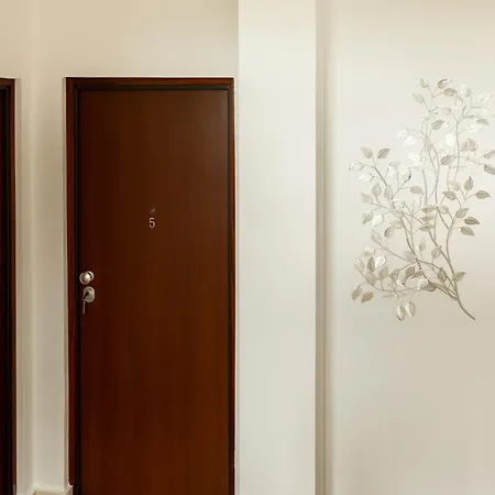Airport Bedrooms 3*