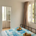 בית הארחה Airport Bedrooms אלגהרו