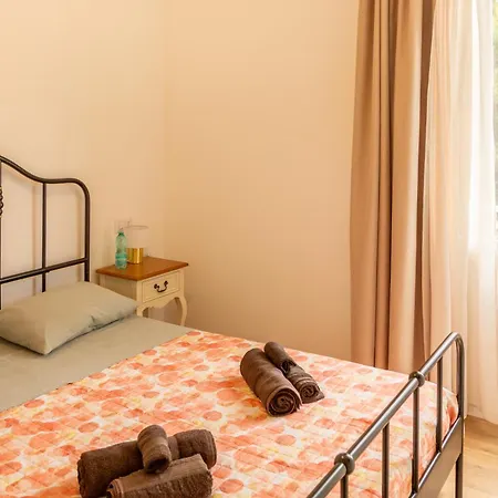 בית הארחה Airport Bedrooms אלגהרו