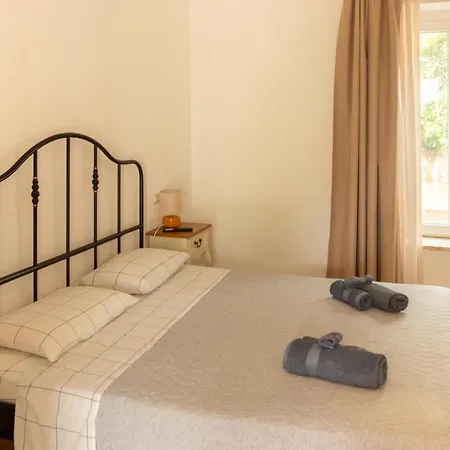 Airport Bedrooms בית הארחה אלגהרו